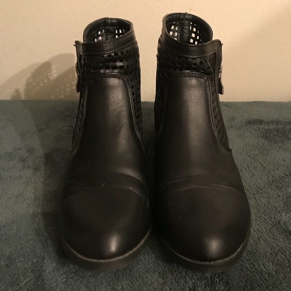 Black faux leather ankle booties - Picture 2 of 4